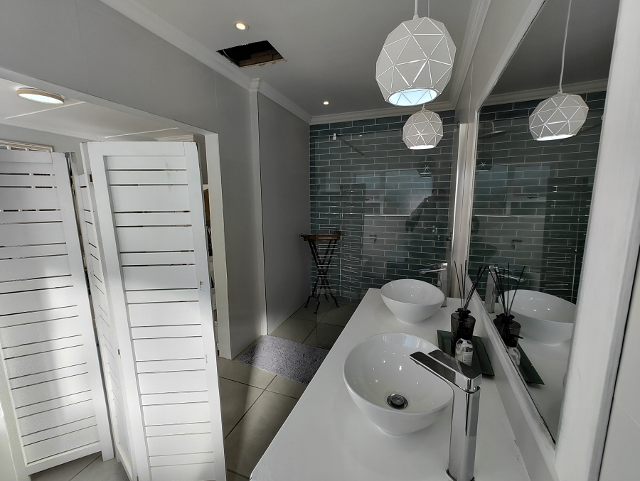 To Let 3 Bedroom Property for Rent in Stilbaai Wes Western Cape